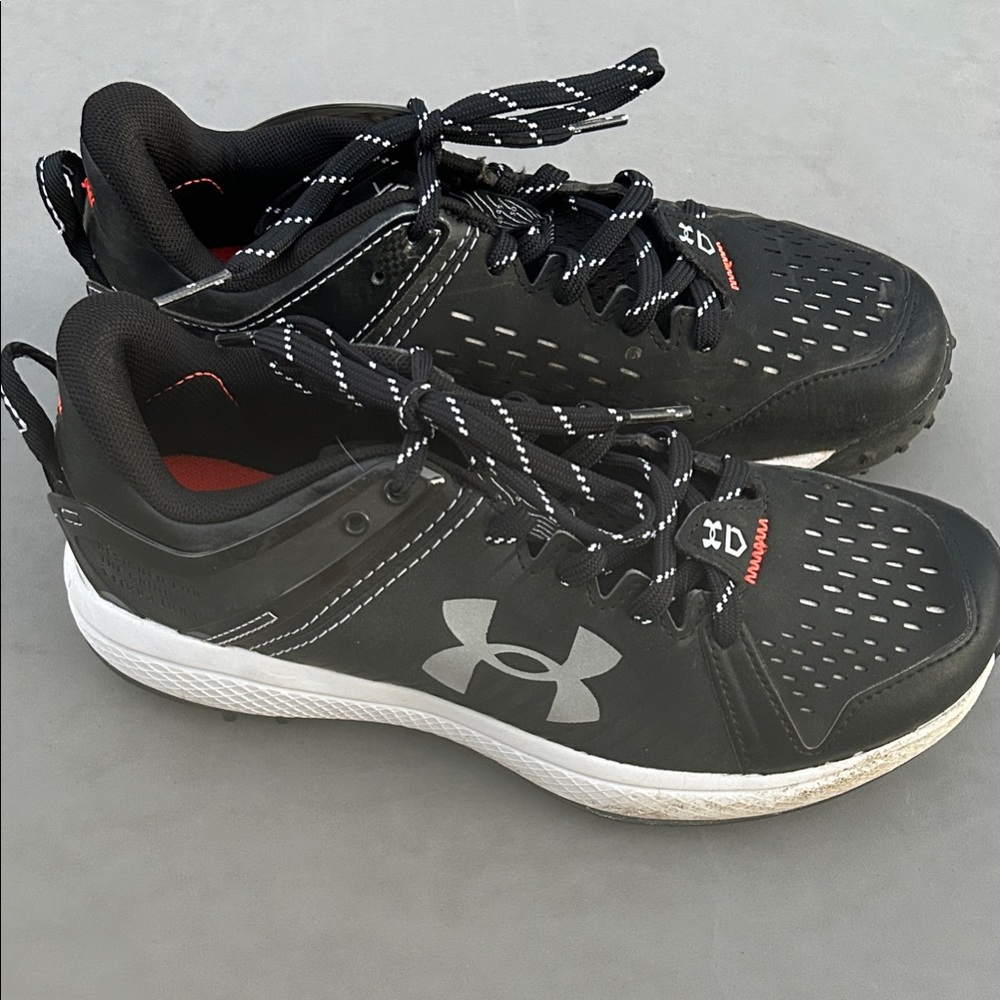 Under Armour Men's Black and White Athletic Shoes